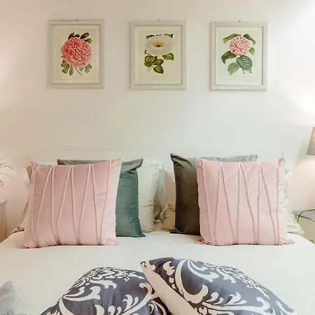 Apartment Orchidea Bianca, A 2 Bedrooms 2 Bathrooms Understated Luxury With A Welcoming Ambience